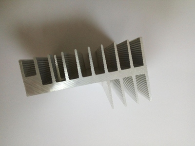 散热器铝型材10